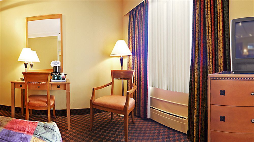 Howard Johnson By Wyndham Vancouver Downtown Bagian luar foto