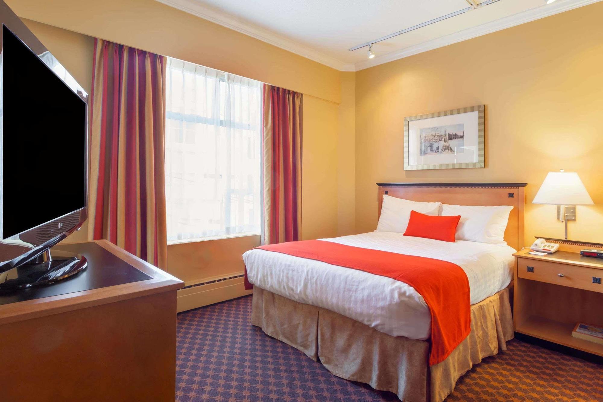Howard Johnson By Wyndham Vancouver Downtown Bagian luar foto