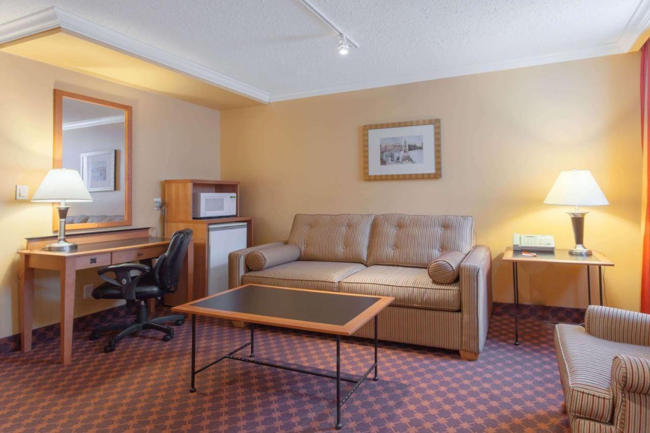 Howard Johnson By Wyndham Vancouver Downtown Bagian luar foto